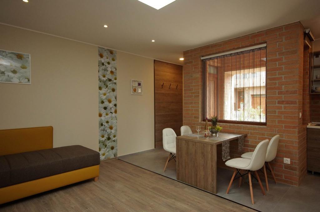 Mosoly Deluxe Apartman Gyula Buitenkant foto