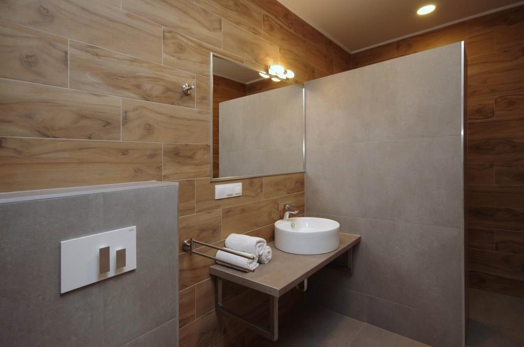 Mosoly Deluxe Apartman Gyula Buitenkant foto