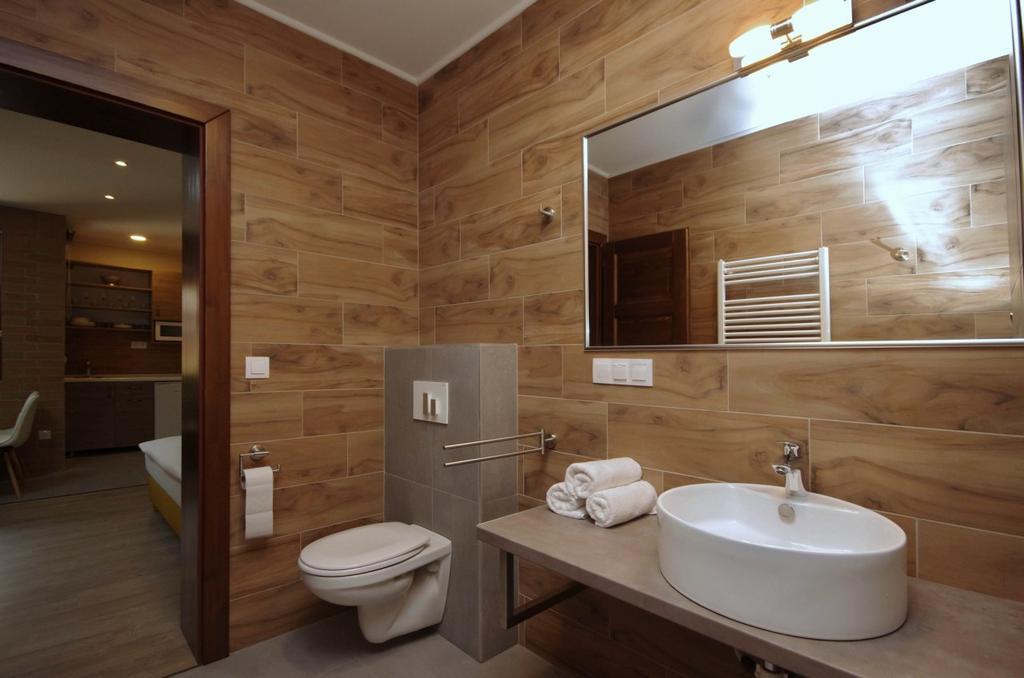 Mosoly Deluxe Apartman Gyula Buitenkant foto